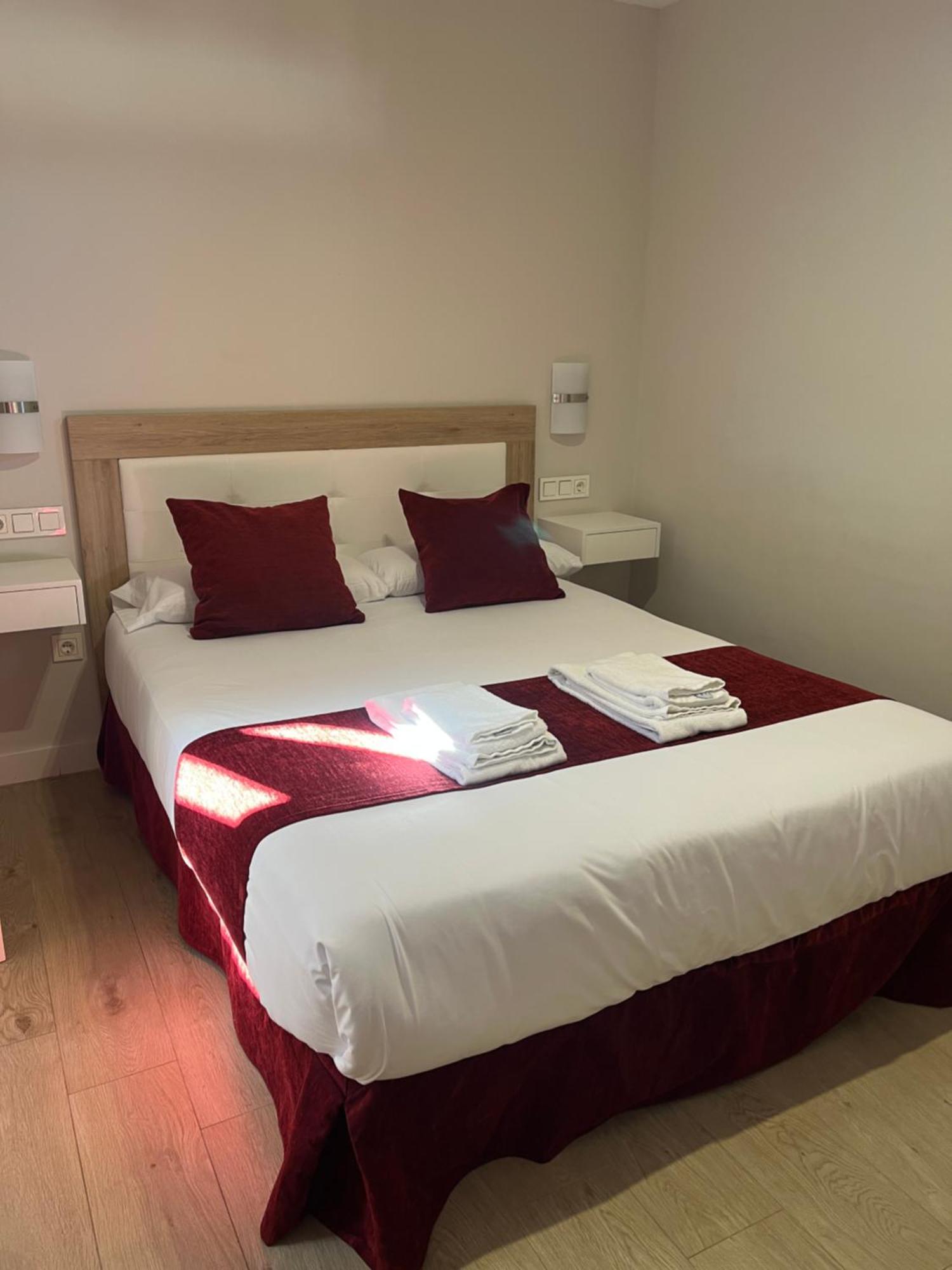 Apartamentos Pinar Malaga Centro Luaran gambar