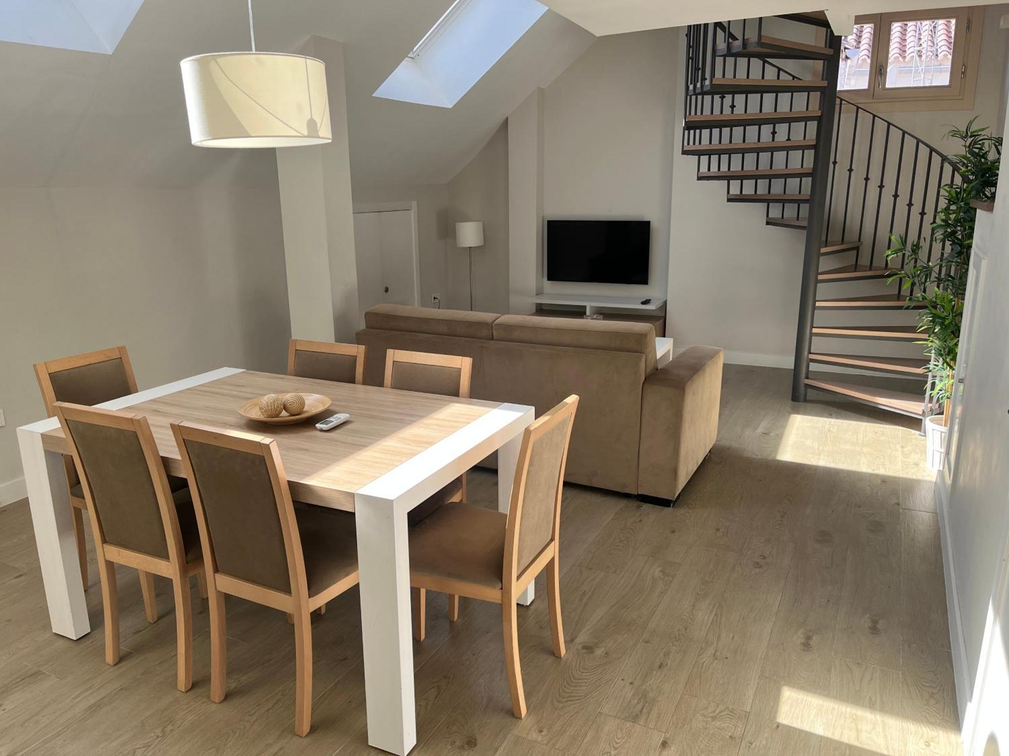 Apartamentos Pinar Malaga Centro Luaran gambar