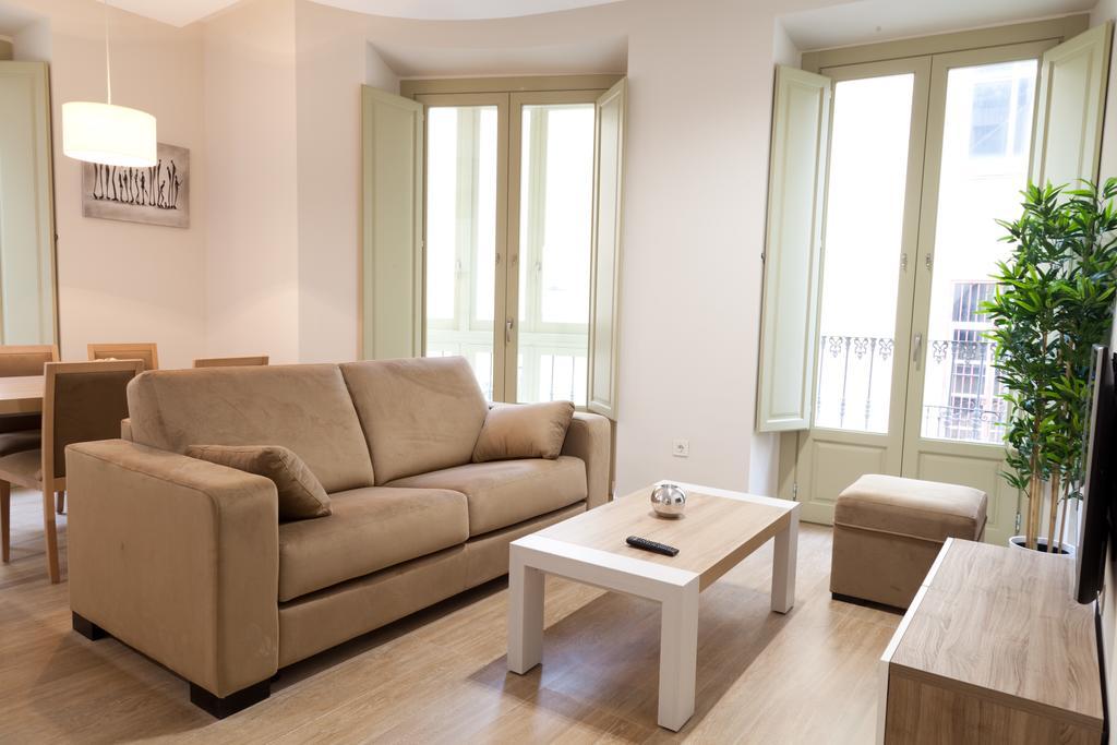Apartamentos Pinar Malaga Centro Bilik gambar