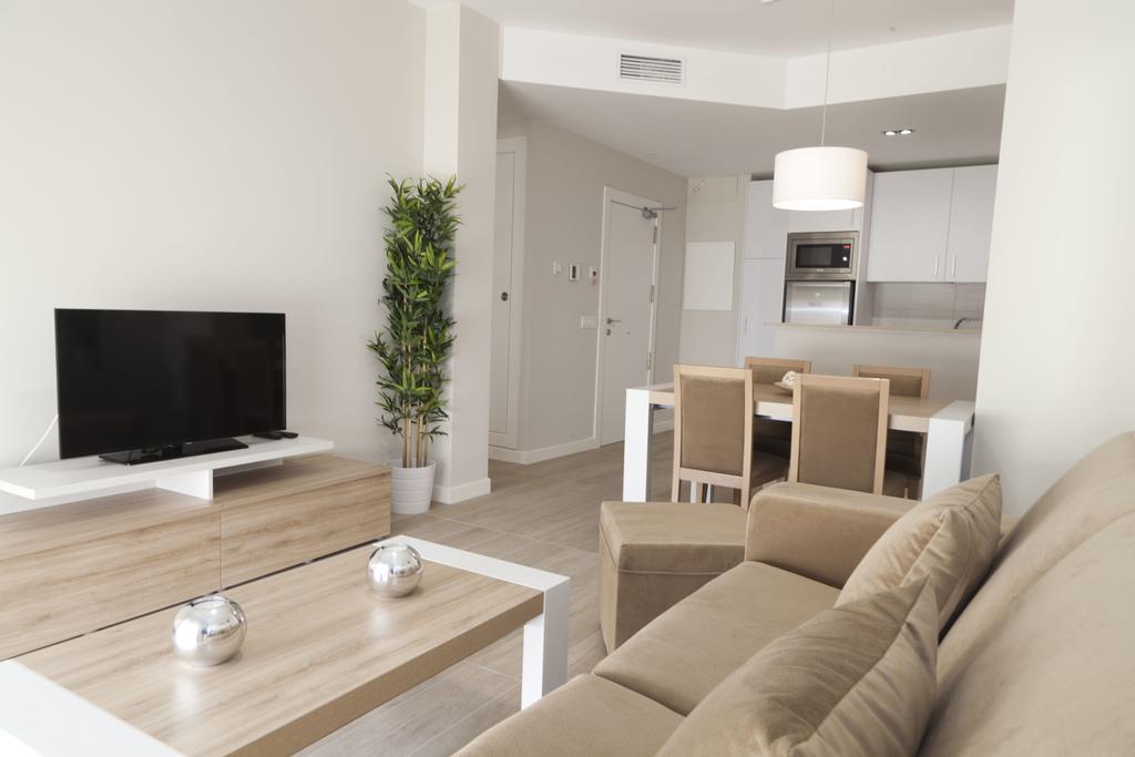 Apartamentos Pinar Malaga Centro Luaran gambar