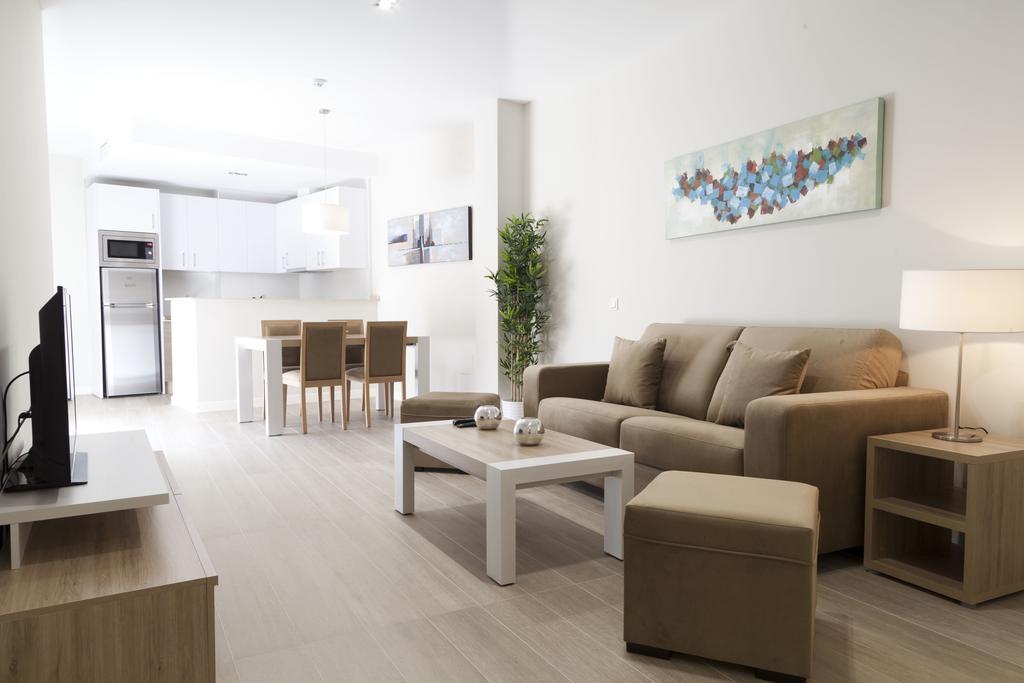Apartamentos Pinar Malaga Centro Luaran gambar