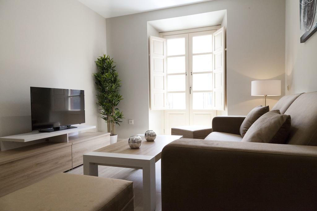 Apartamentos Pinar Malaga Centro Luaran gambar