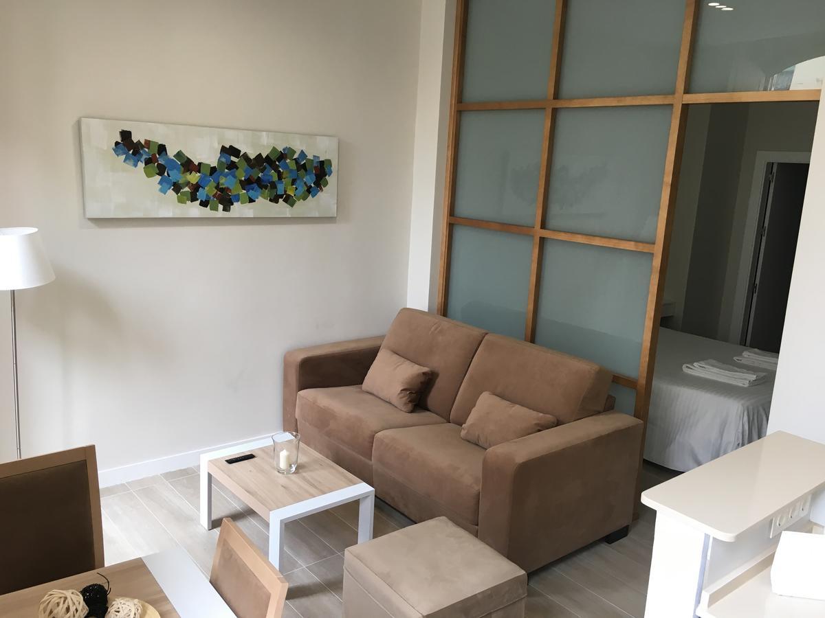 Apartamentos Pinar Malaga Centro Luaran gambar