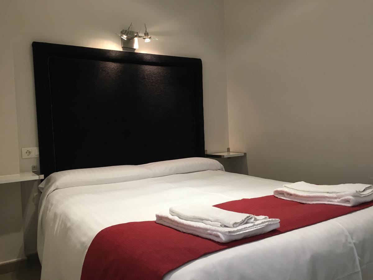 Apartamentos Pinar Malaga Centro Luaran gambar