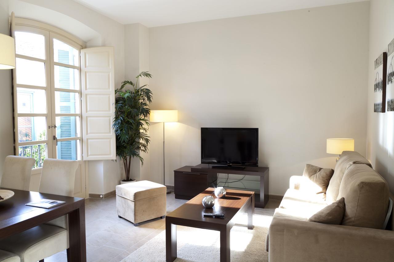 Apartamentos Pinar Malaga Centro Luaran gambar